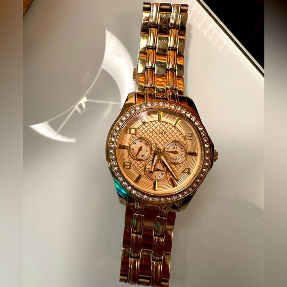 Women’s GUESS Multifunction Crystals Gold Stainless Steel Watch W0147L2/U0147L2 - Picture 1 of 6